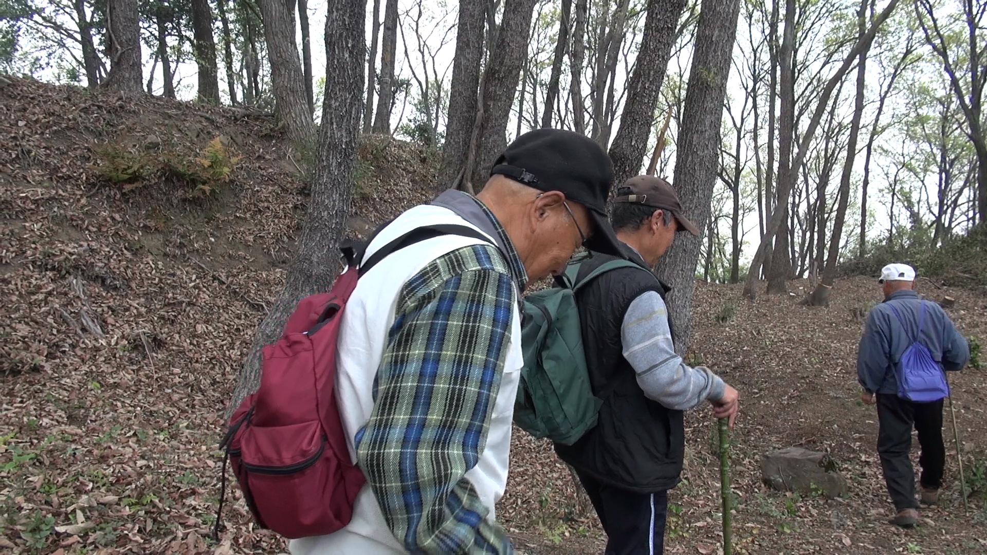 西側斜面で遺構探し！